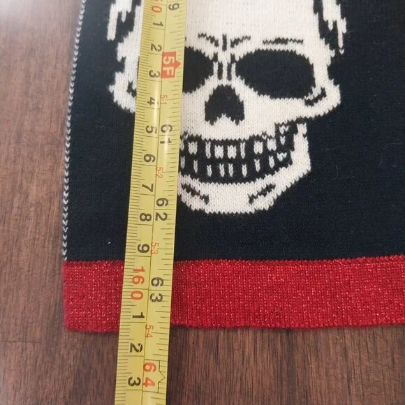 Mortar & Bone Skull Throw Blanket Black White Red Metallic 64" x 52" Reversible - Picture 8 of 12